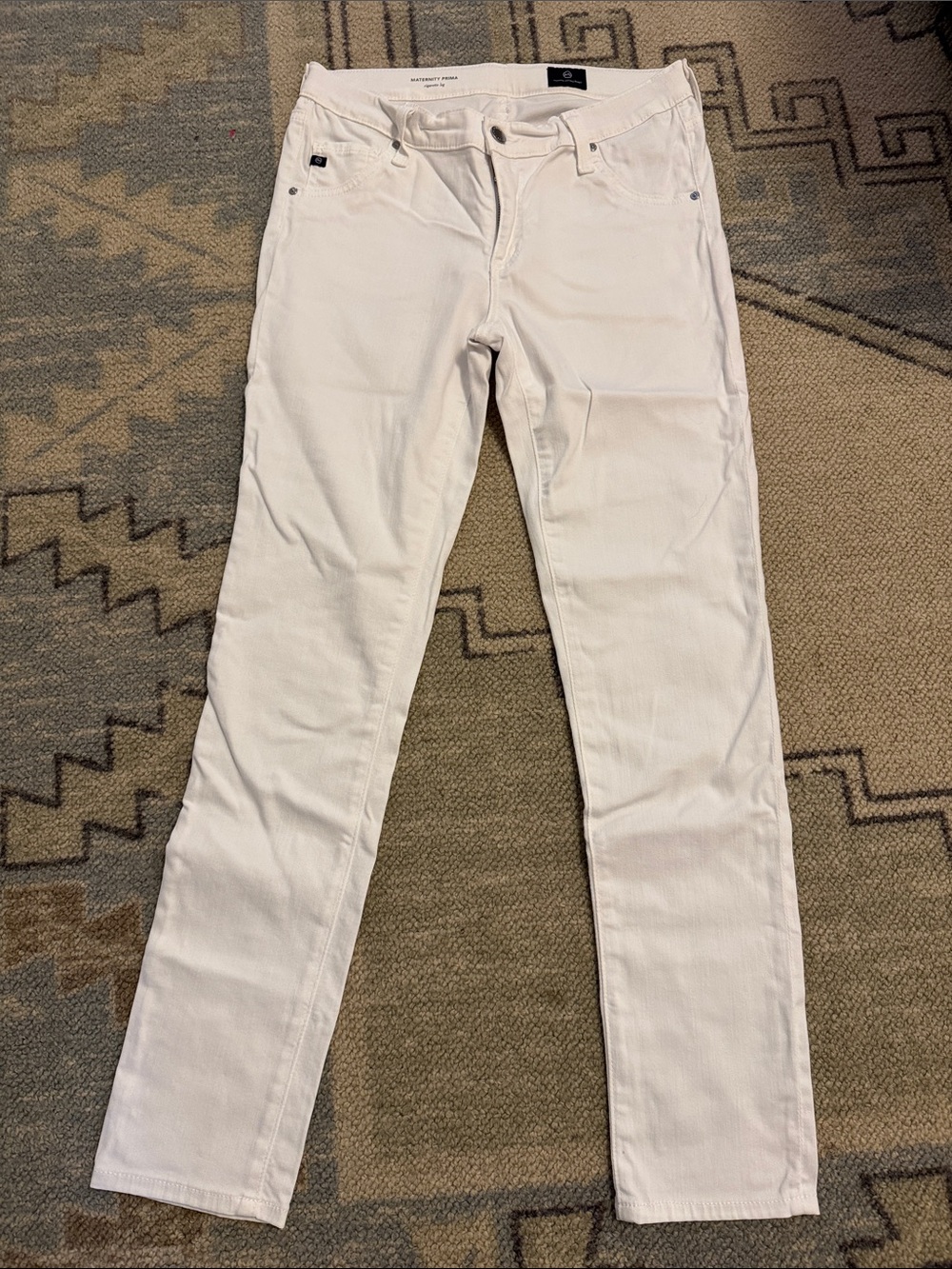 AG maternity white size 26 jeans cigarette leg with a 281/2 inch inseam